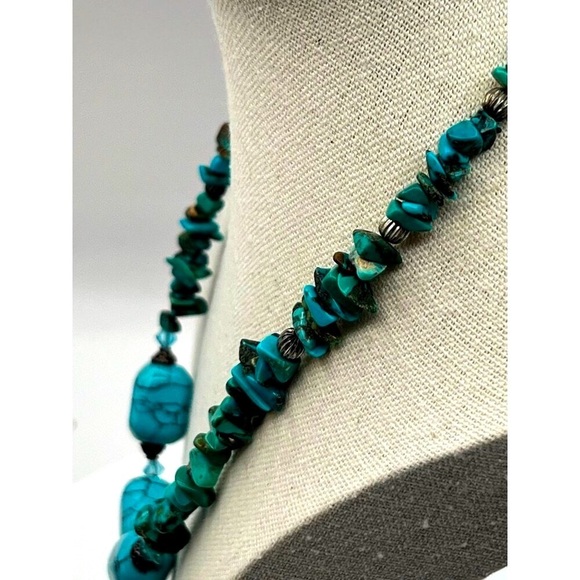 Vintage Geniune Turquoise & Howlite Beaded Necklace - Picture 3 of 8